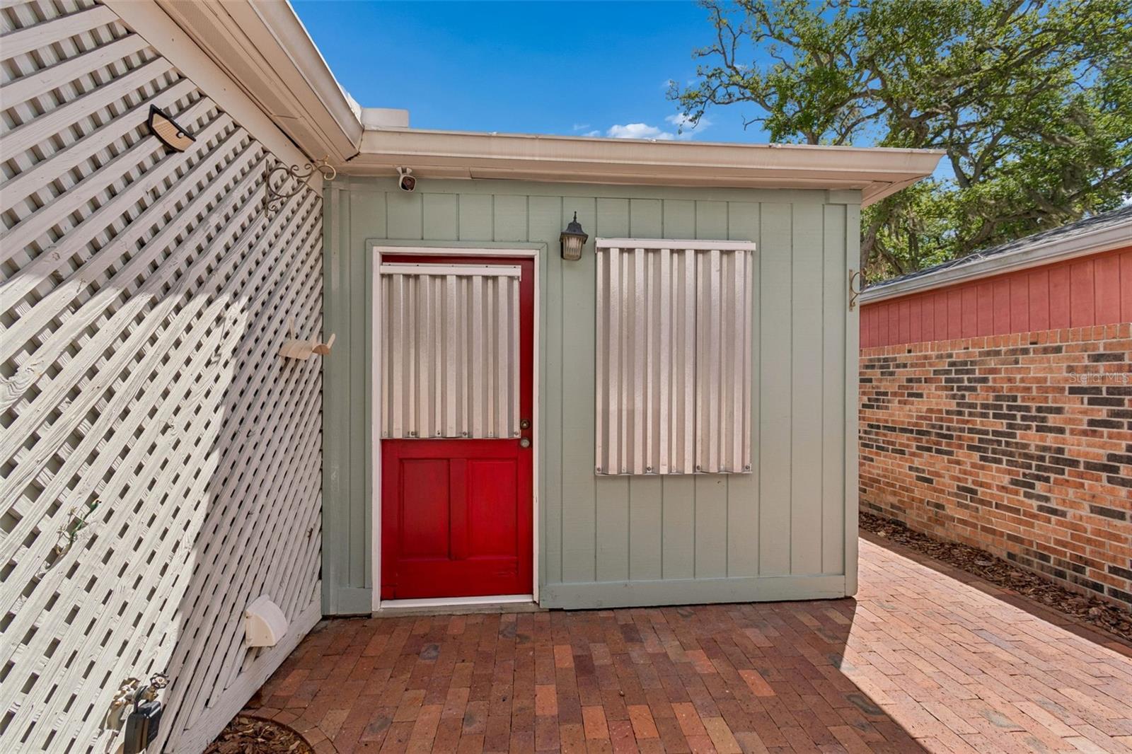 Image 4 of 38 For 105 Manhattan Avenue