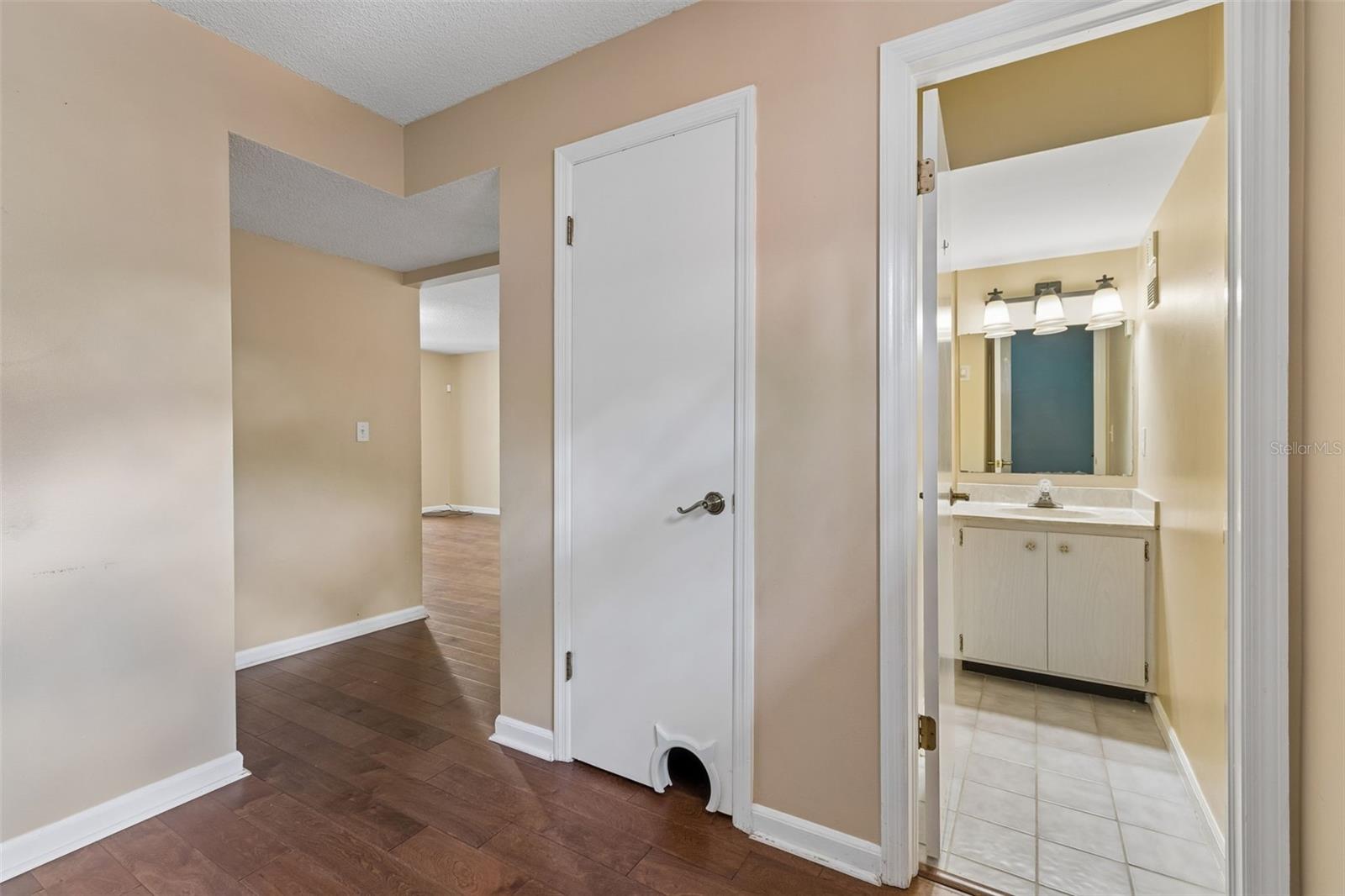 Image 7 of 38 For 105 Manhattan Avenue