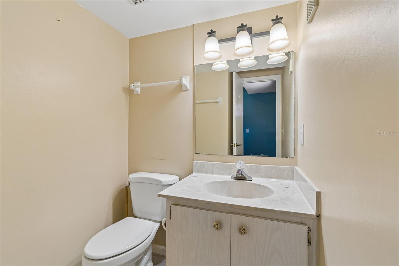 Image 8 of 38 For 105 Manhattan Avenue