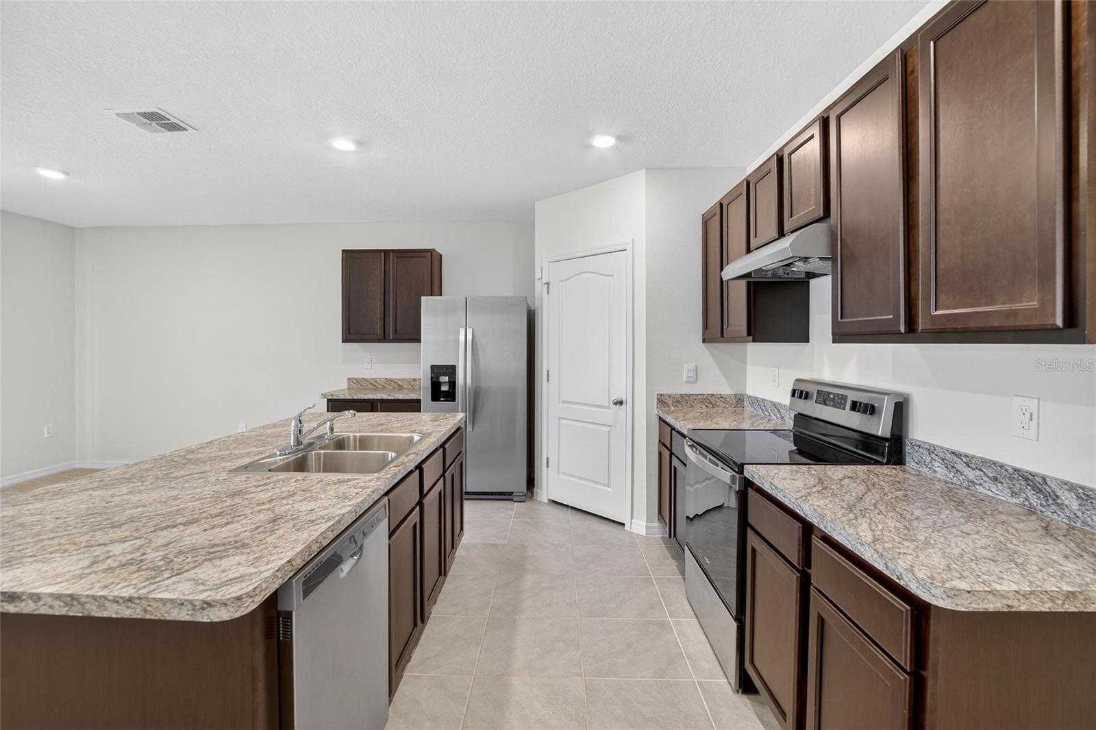 Image 24 of 33 For 820 Sun Burst Road