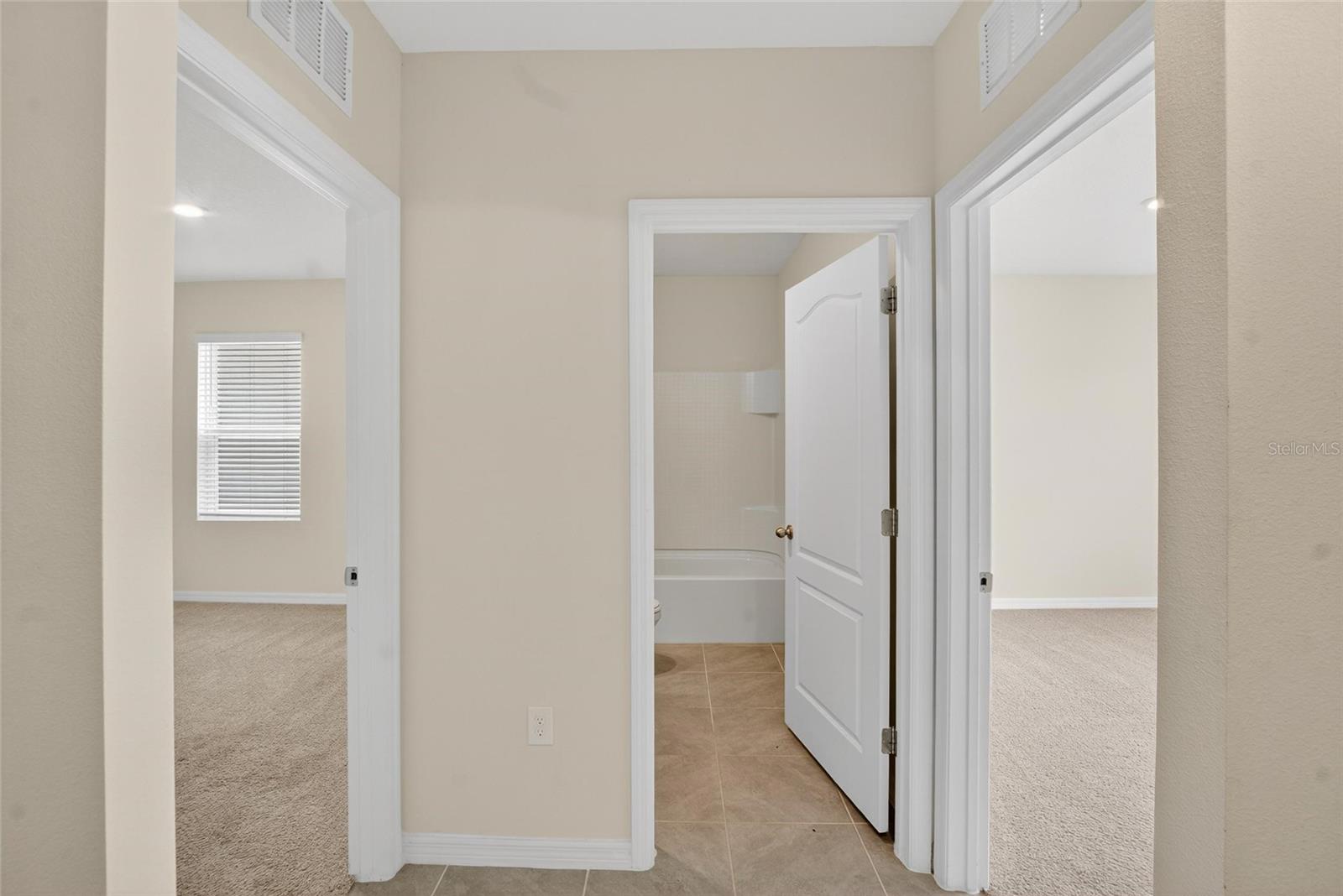 Image 6 of 33 For 820 Sun Burst Road