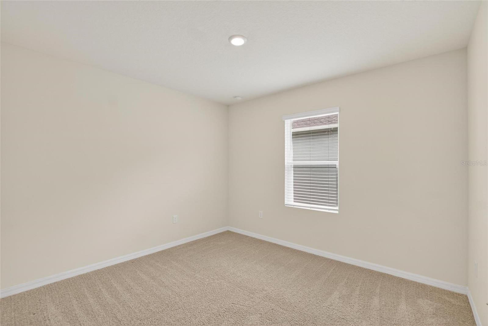 Image 9 of 33 For 820 Sun Burst Road