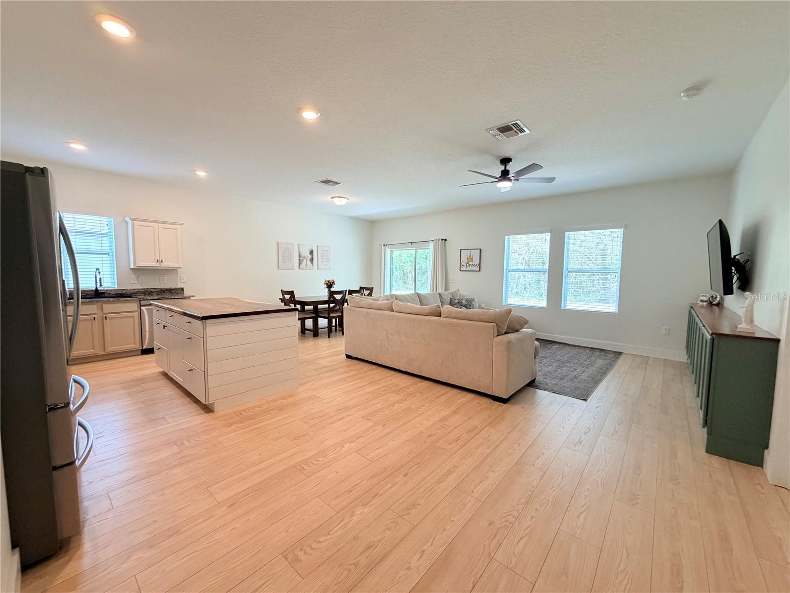 Image 3 of 16 For 15631 Merlin Avenue