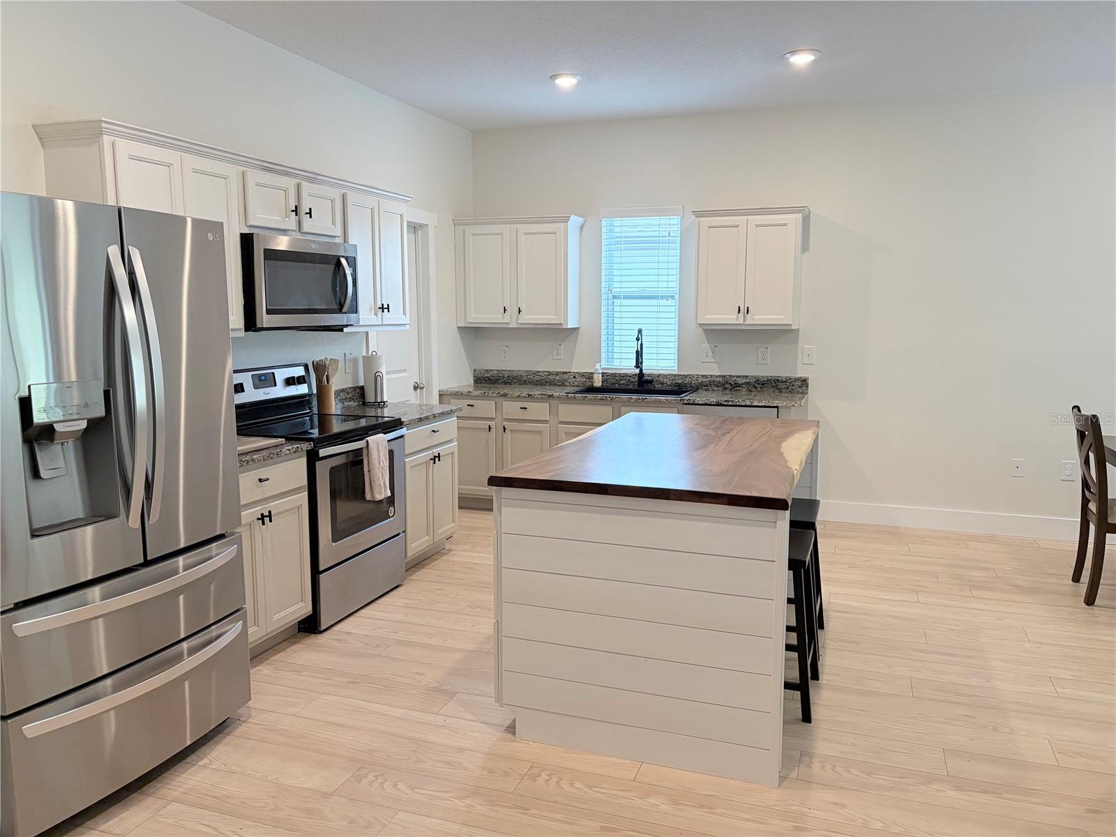 Image 4 of 16 For 15631 Merlin Avenue