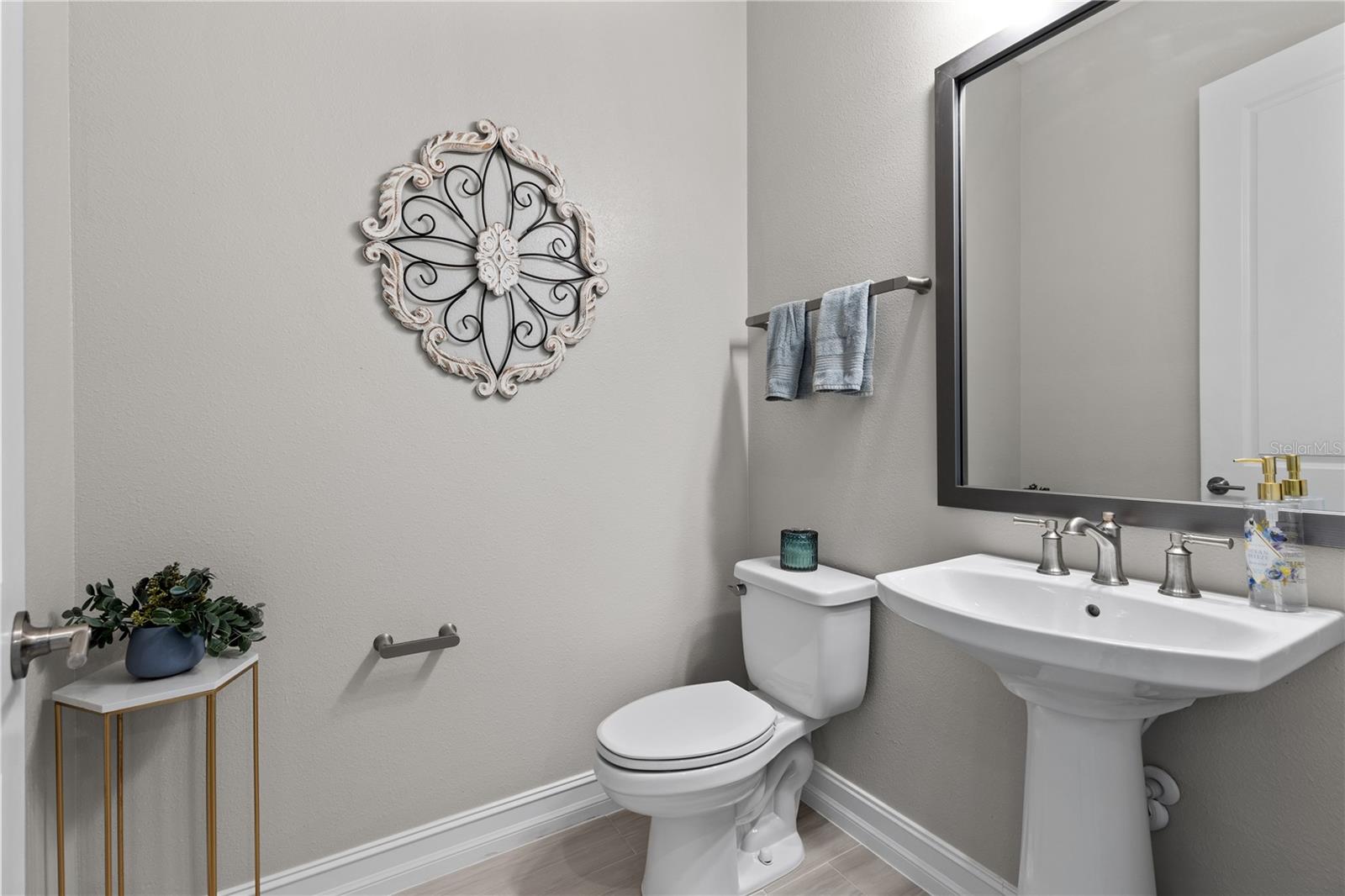 Image 23 of 86 For 2121 6th Street E