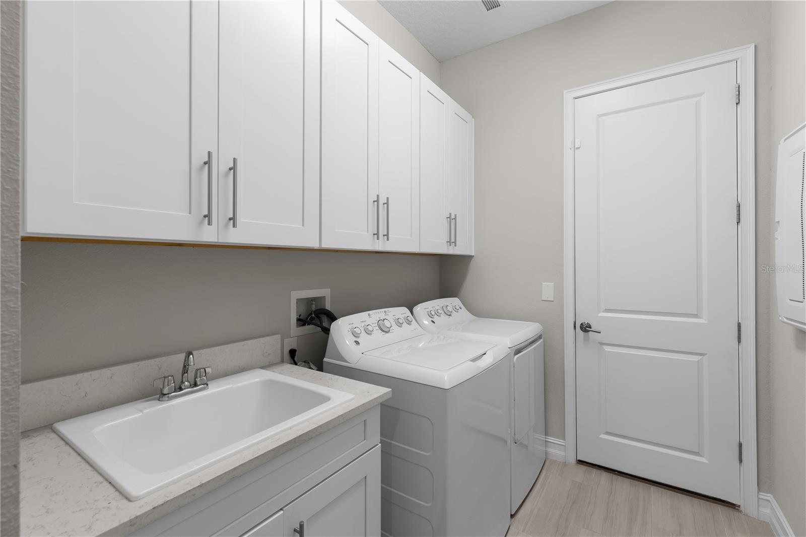 Image 25 of 86 For 2121 6th Street E