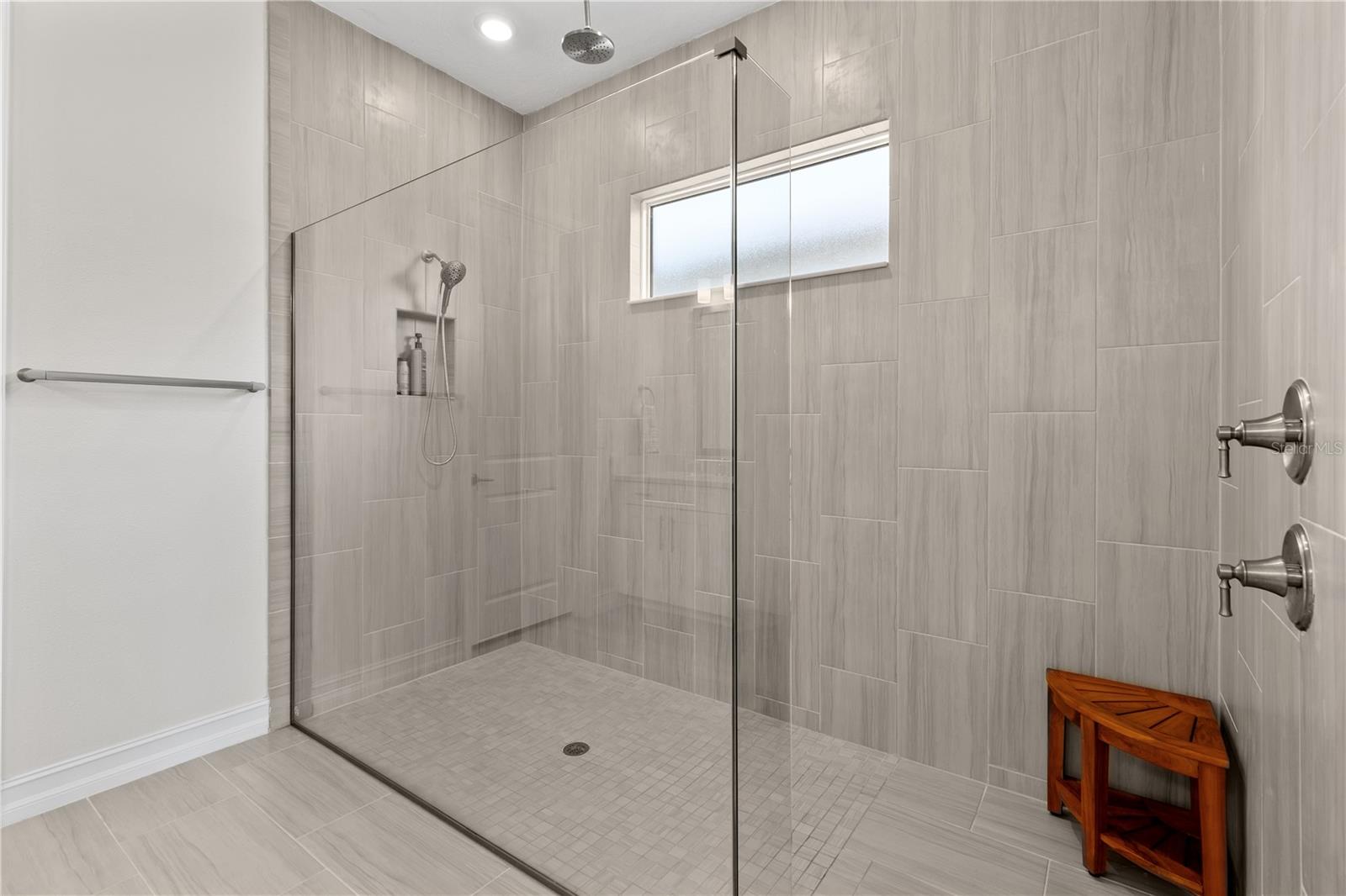 Image 37 of 86 For 2121 6th Street E