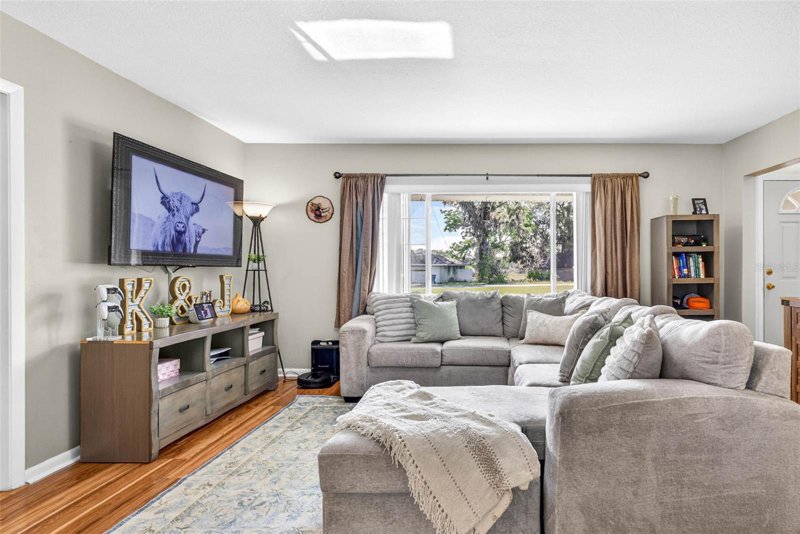 Listing photo id 8 for 5068 Lakewood Drive