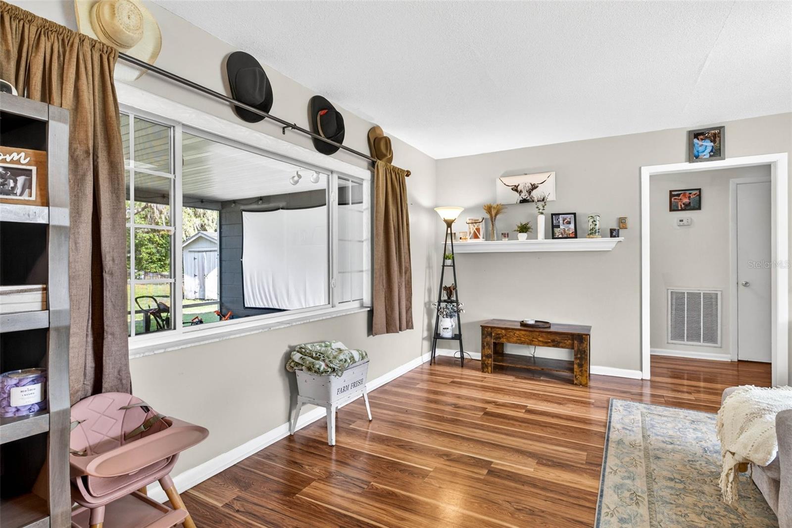 Listing photo id 9 for 5068 Lakewood Drive