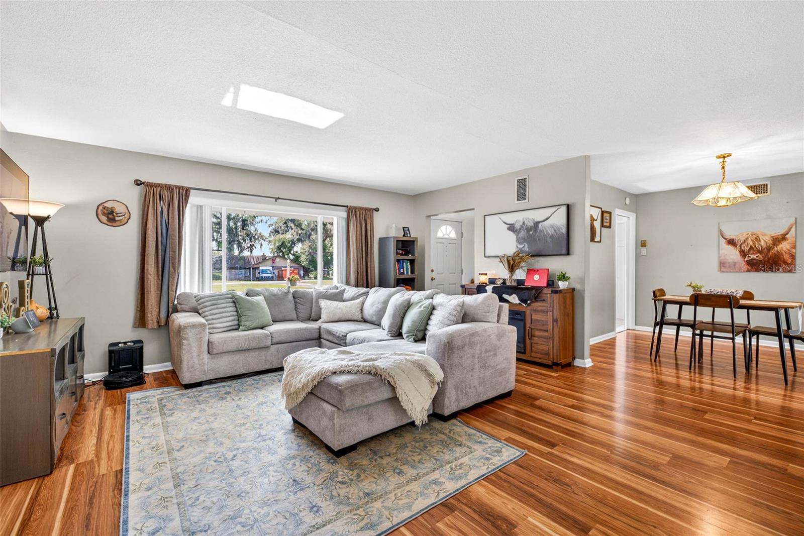 Listing photo id 10 for 5068 Lakewood Drive