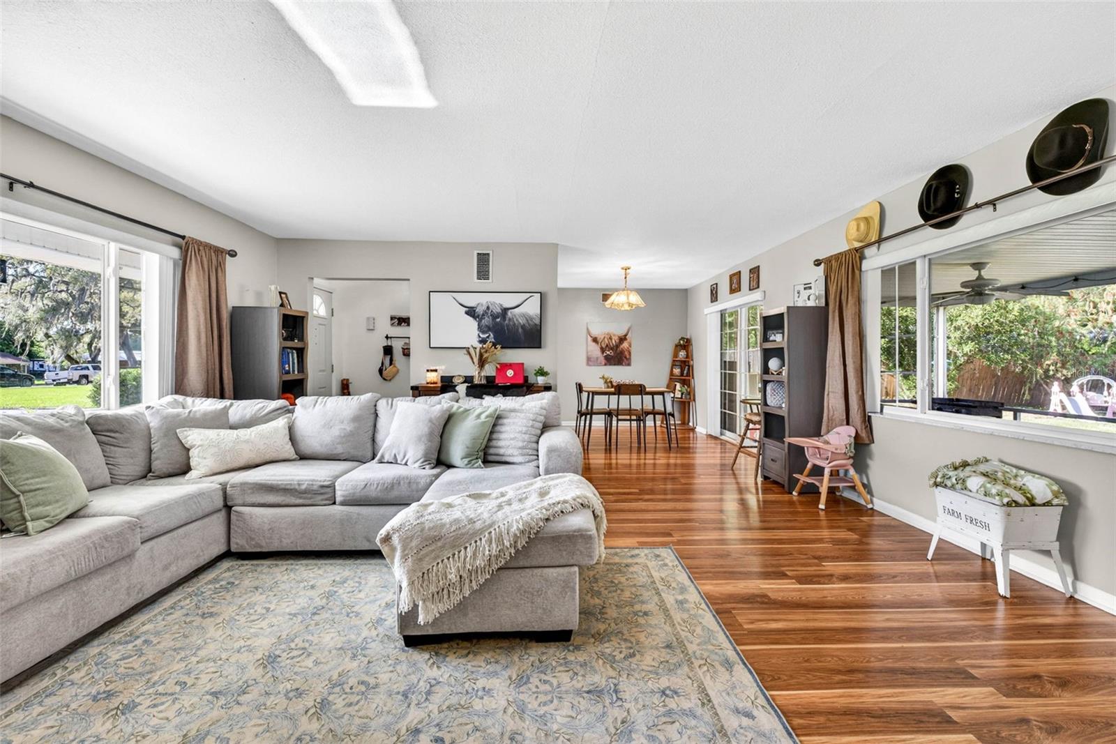 Listing photo id 11 for 5068 Lakewood Drive