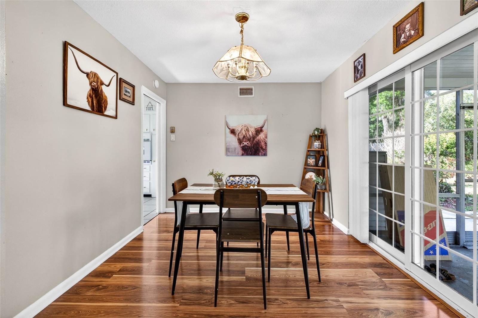 Listing photo id 12 for 5068 Lakewood Drive