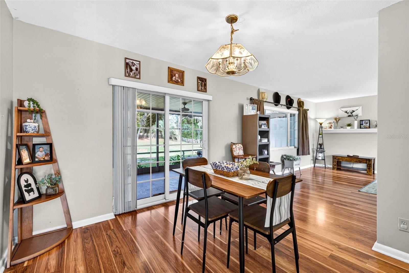 Listing photo id 14 for 5068 Lakewood Drive