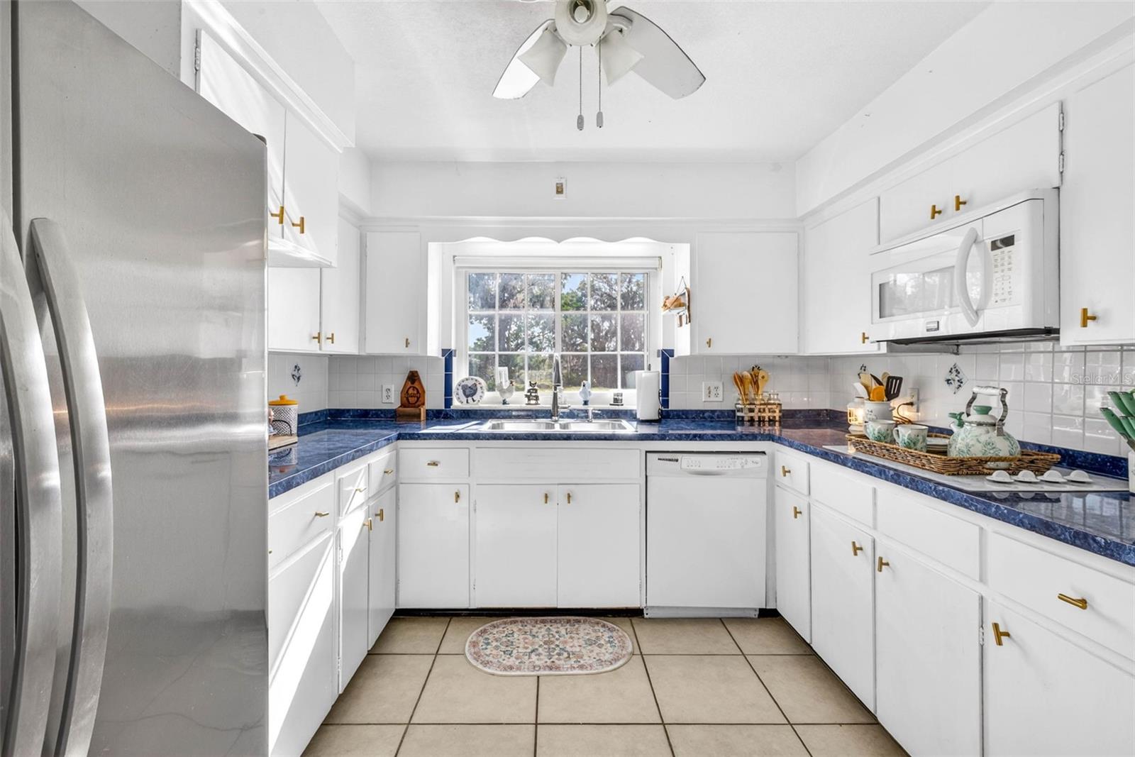 Listing photo id 15 for 5068 Lakewood Drive