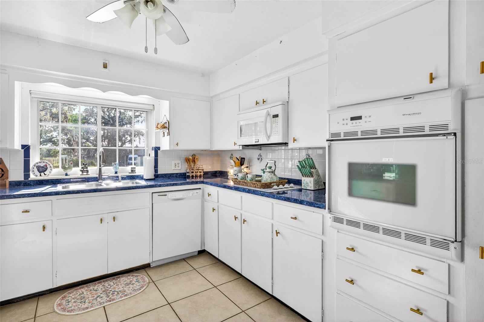 Listing photo id 17 for 5068 Lakewood Drive