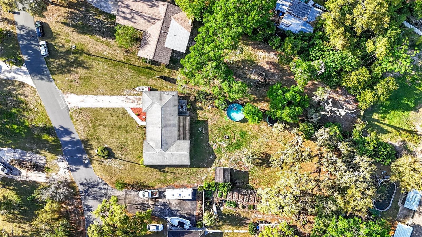 Listing photo id 0 for 5068 Lakewood Drive