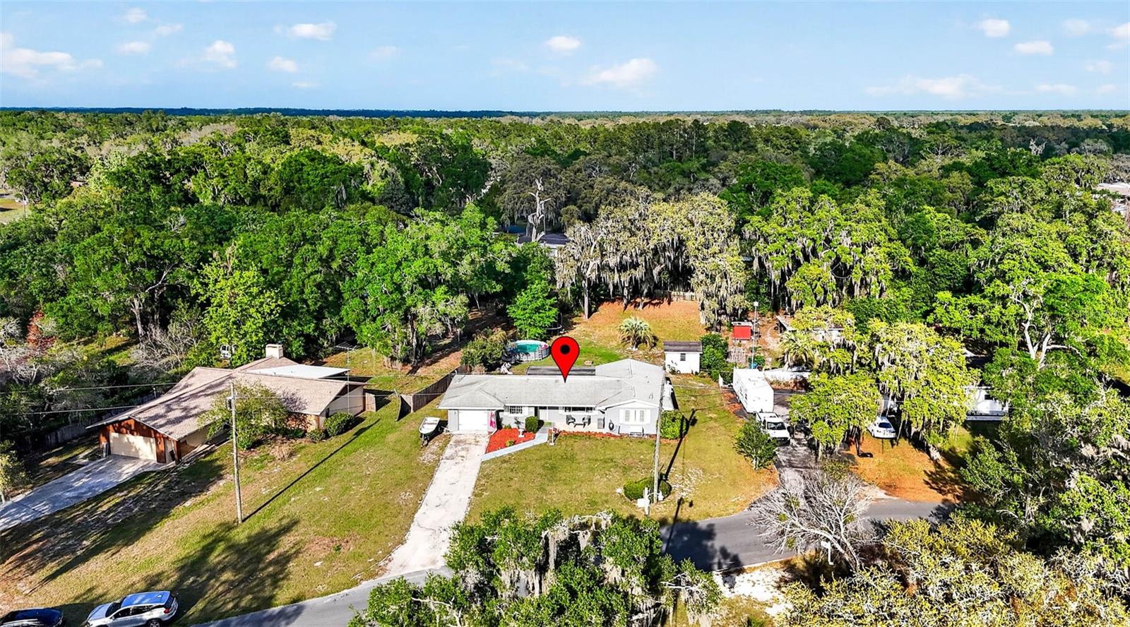 Listing photo id 1 for 5068 Lakewood Drive