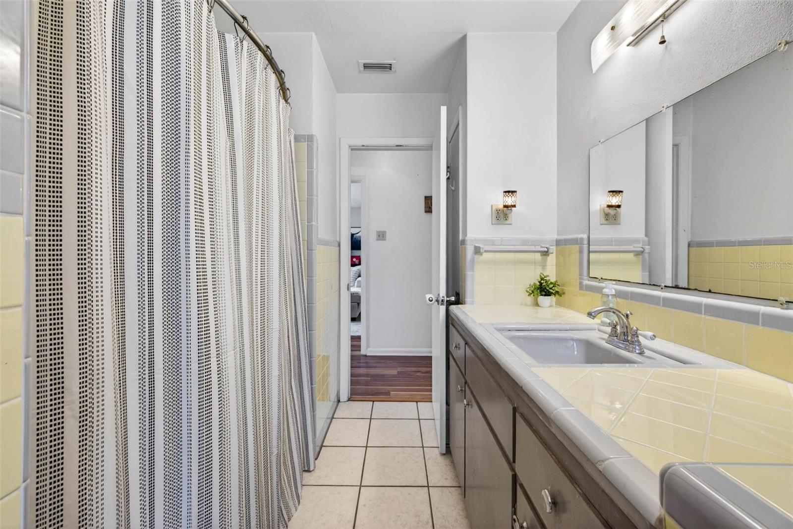 Listing photo id 31 for 5068 Lakewood Drive