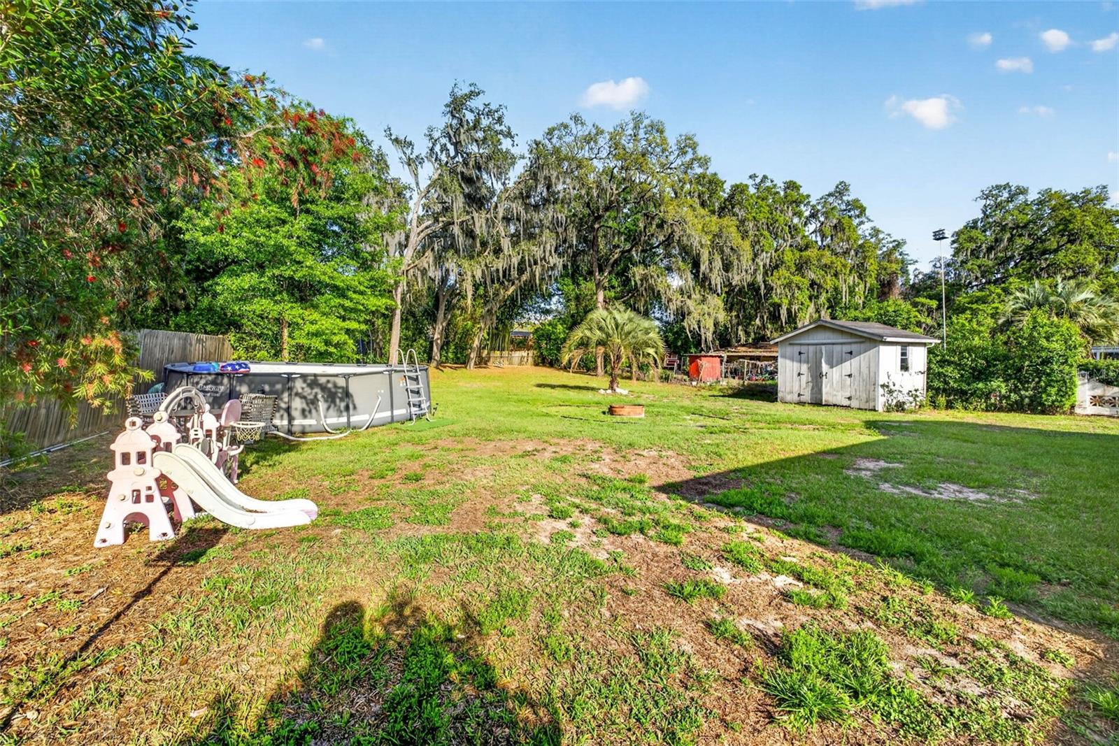 Listing photo id 41 for 5068 Lakewood Drive