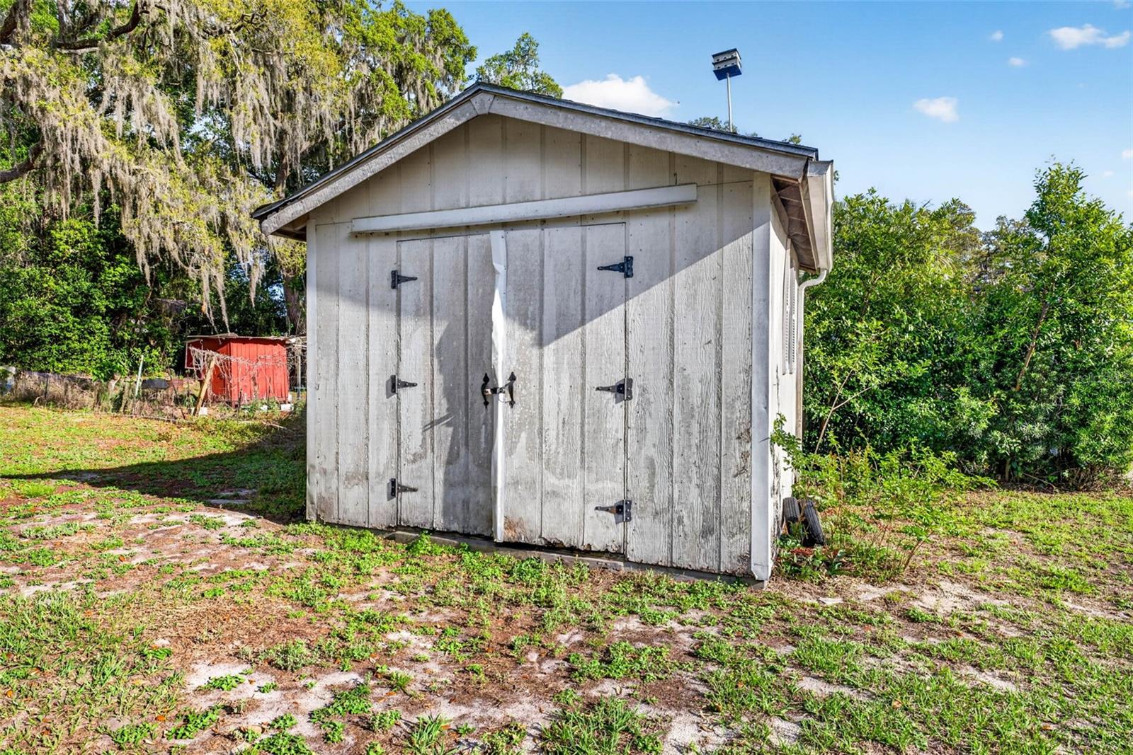 Listing photo id 44 for 5068 Lakewood Drive