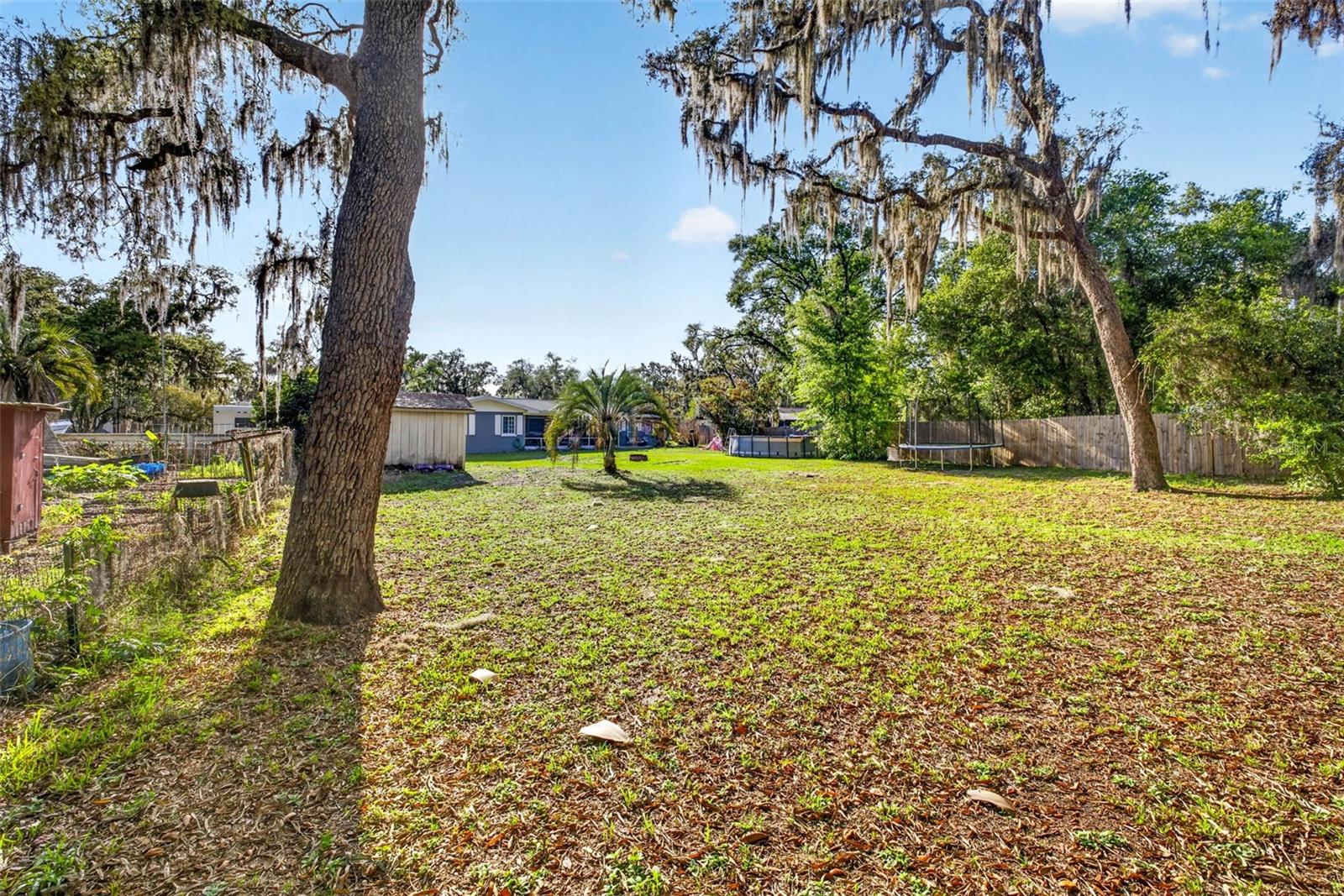 Listing photo id 47 for 5068 Lakewood Drive