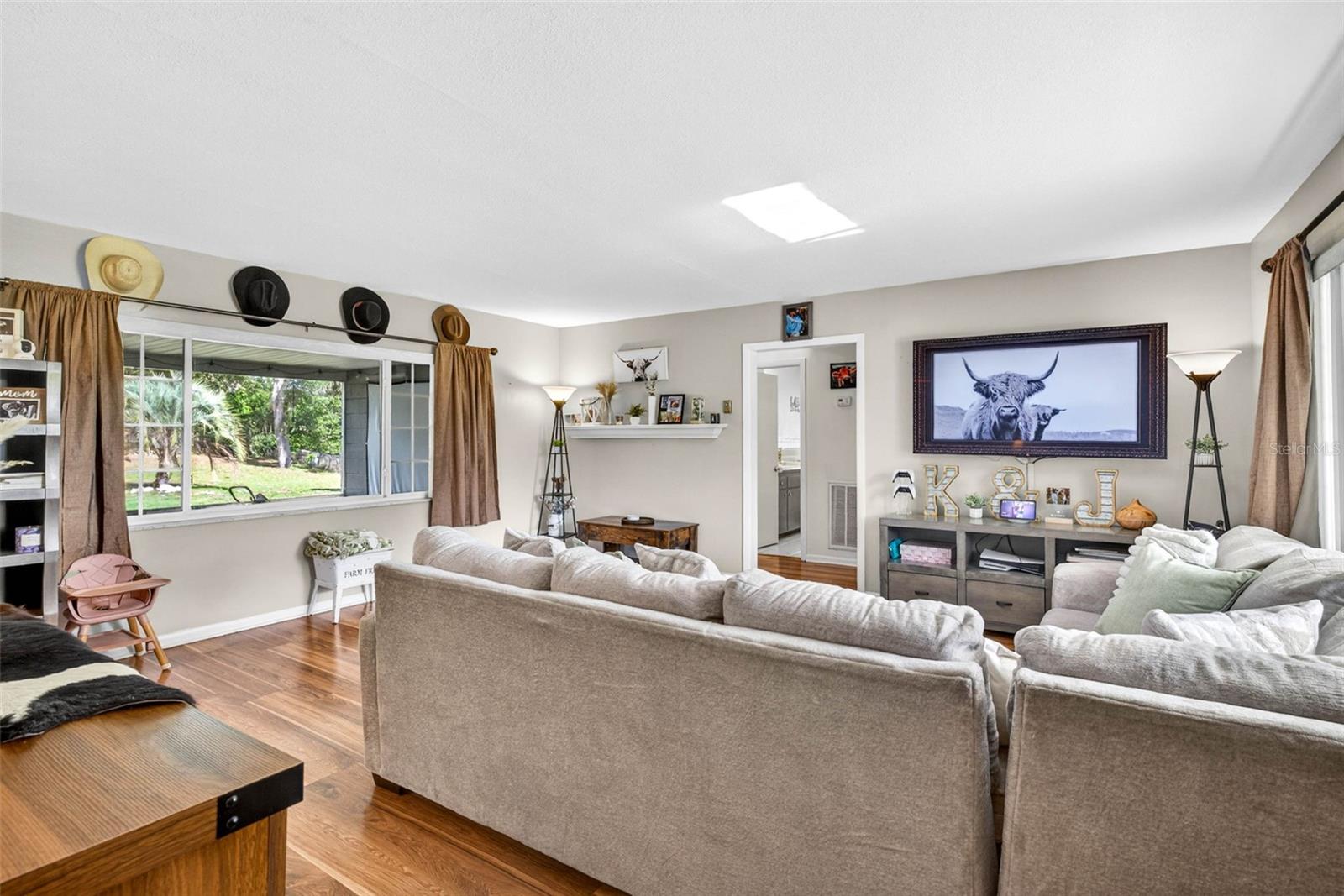 Listing photo id 4 for 5068 Lakewood Drive