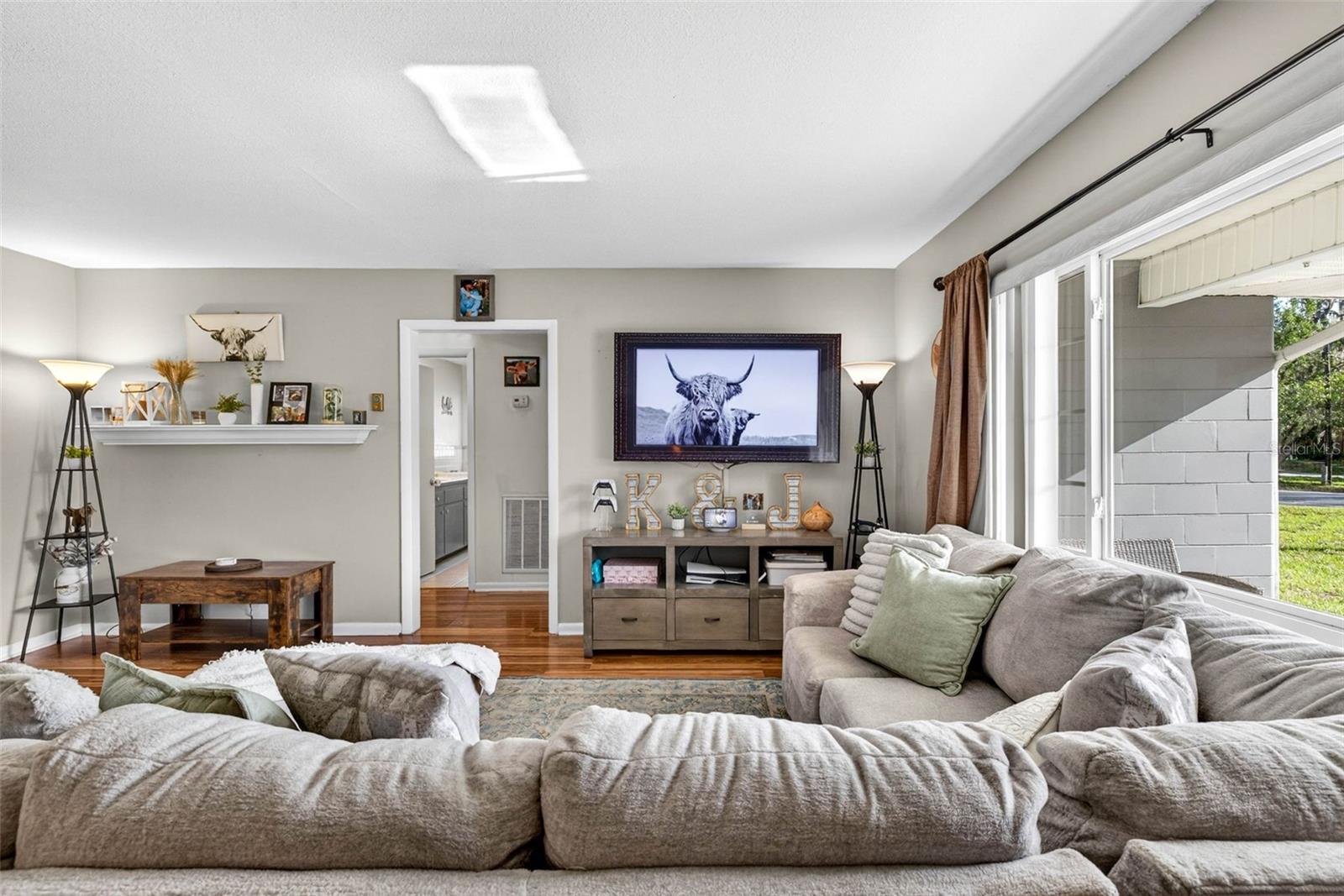 Listing photo id 5 for 5068 Lakewood Drive