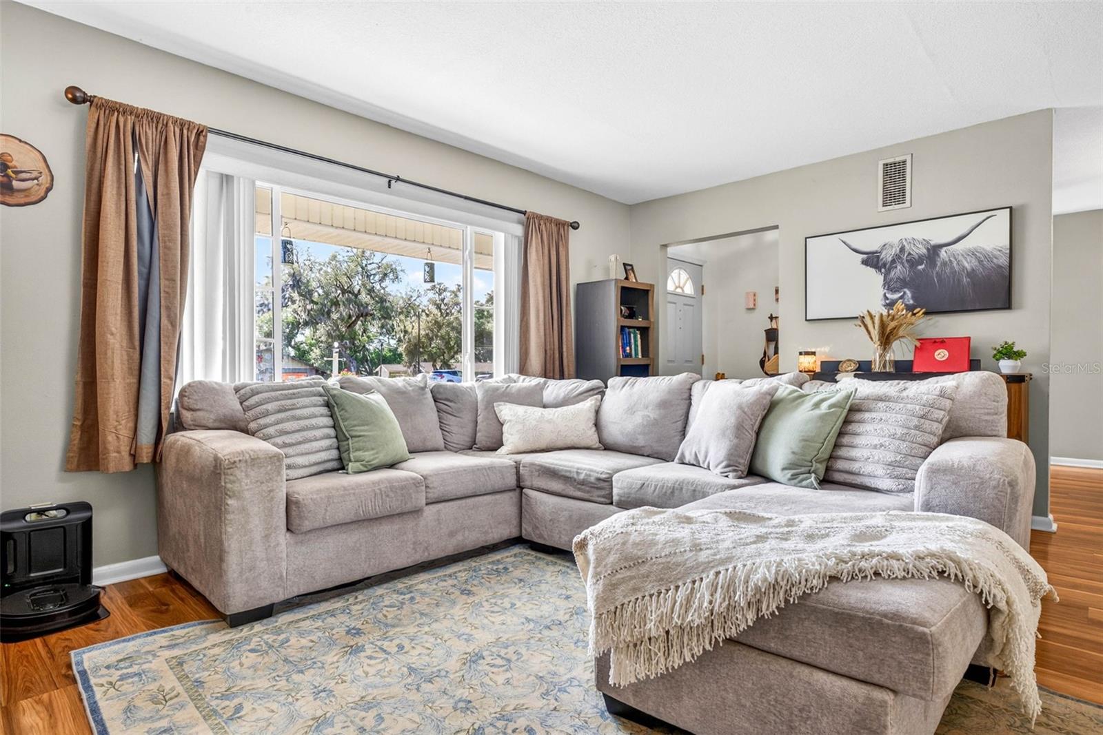 Listing photo id 7 for 5068 Lakewood Drive