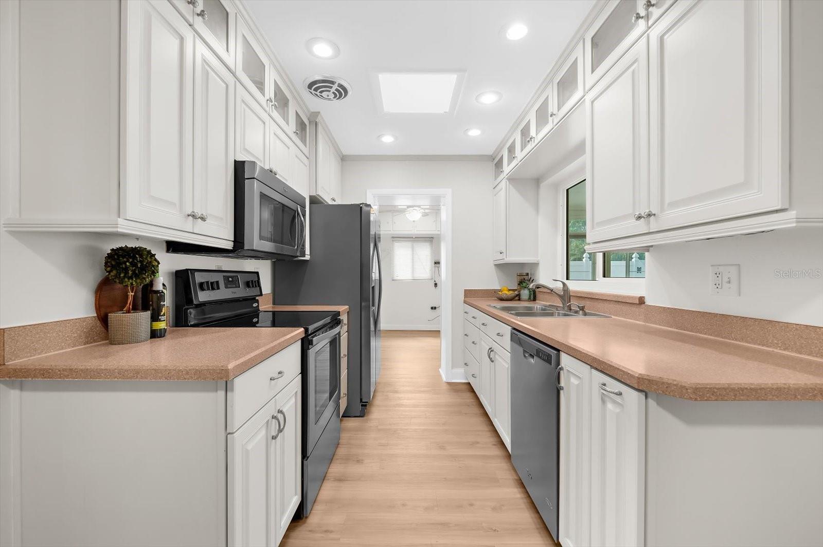 Image 13 of 74 For 3315 Beaumont Street