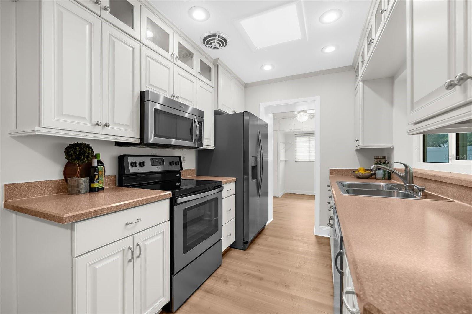 Image 14 of 74 For 3315 Beaumont Street