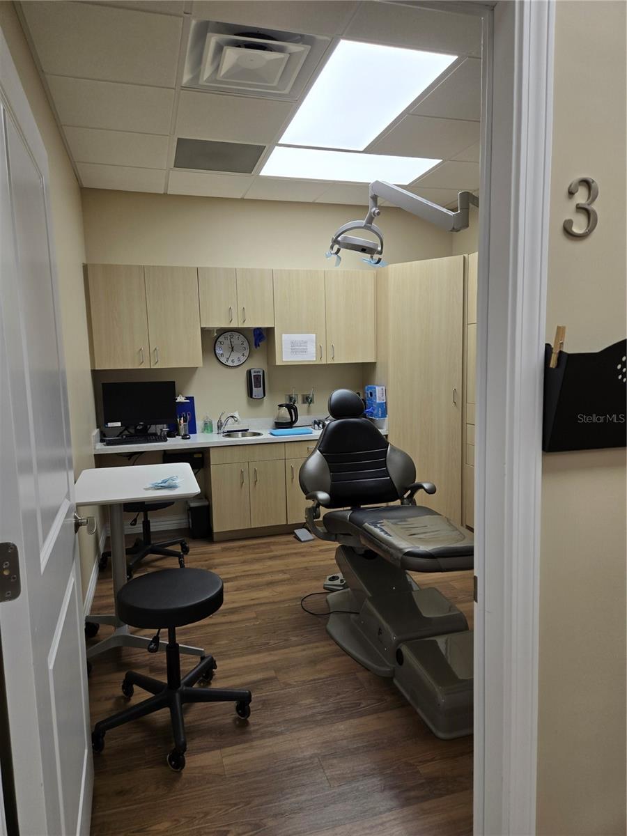 Image 17 of 29 For 13555 Automobile Boulevard 200