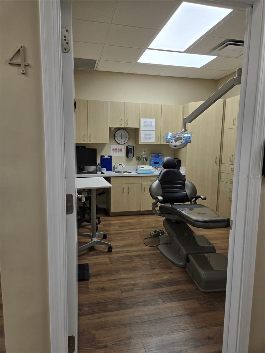 Image 18 of 29 For 13555 Automobile Boulevard 200