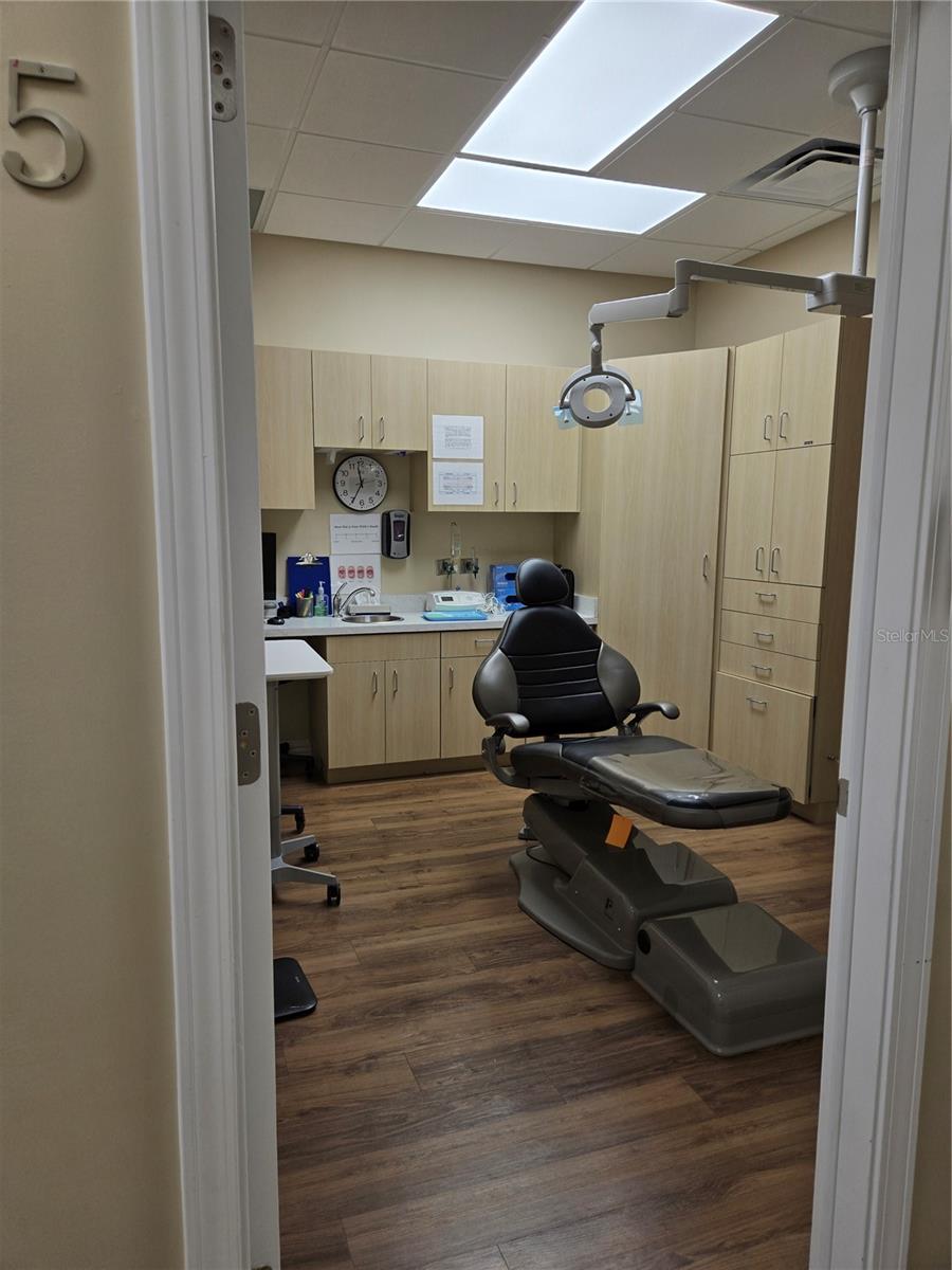 Image 19 of 29 For 13555 Automobile Boulevard 200