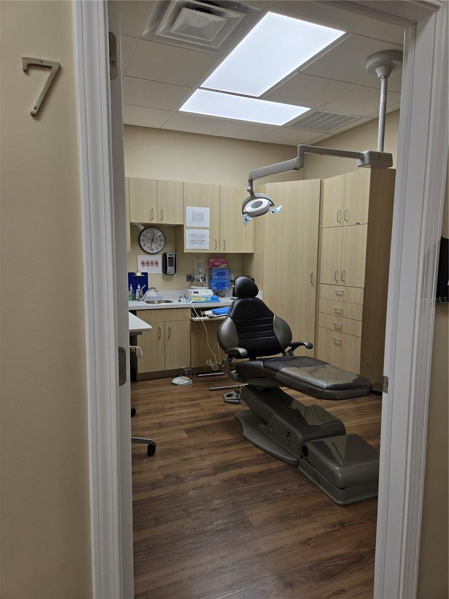 Image 21 of 29 For 13555 Automobile Boulevard 200