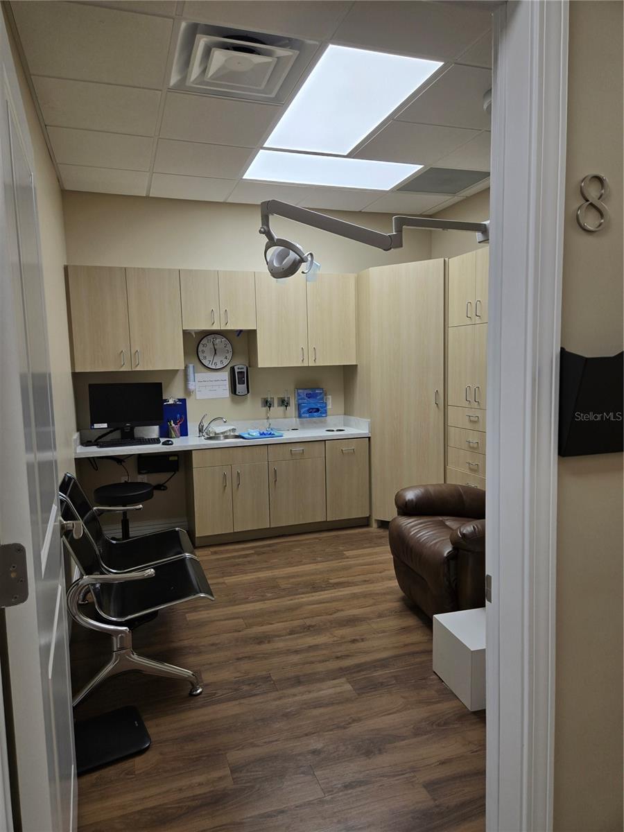 Image 22 of 29 For 13555 Automobile Boulevard 200