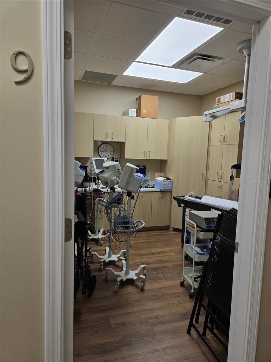 Image 23 of 29 For 13555 Automobile Boulevard 200