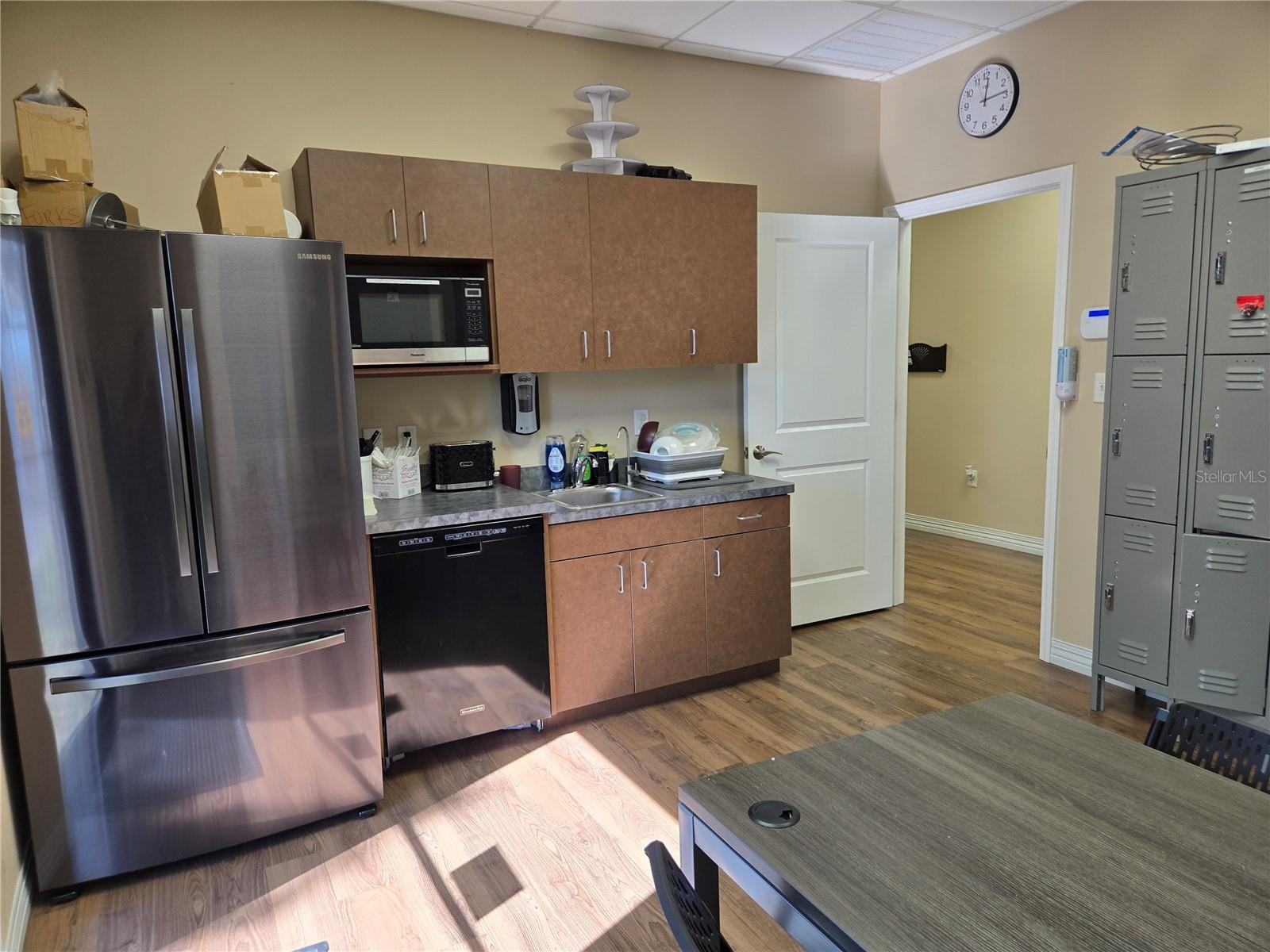 Image 24 of 29 For 13555 Automobile Boulevard 200