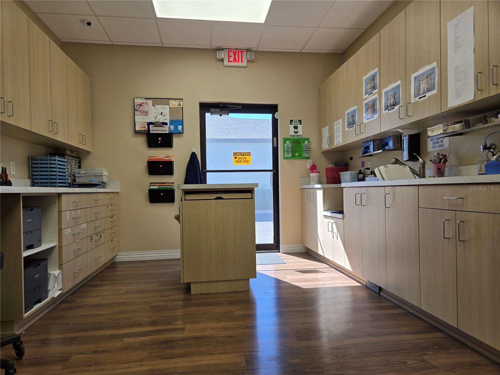 Image 25 of 29 For 13555 Automobile Boulevard 200