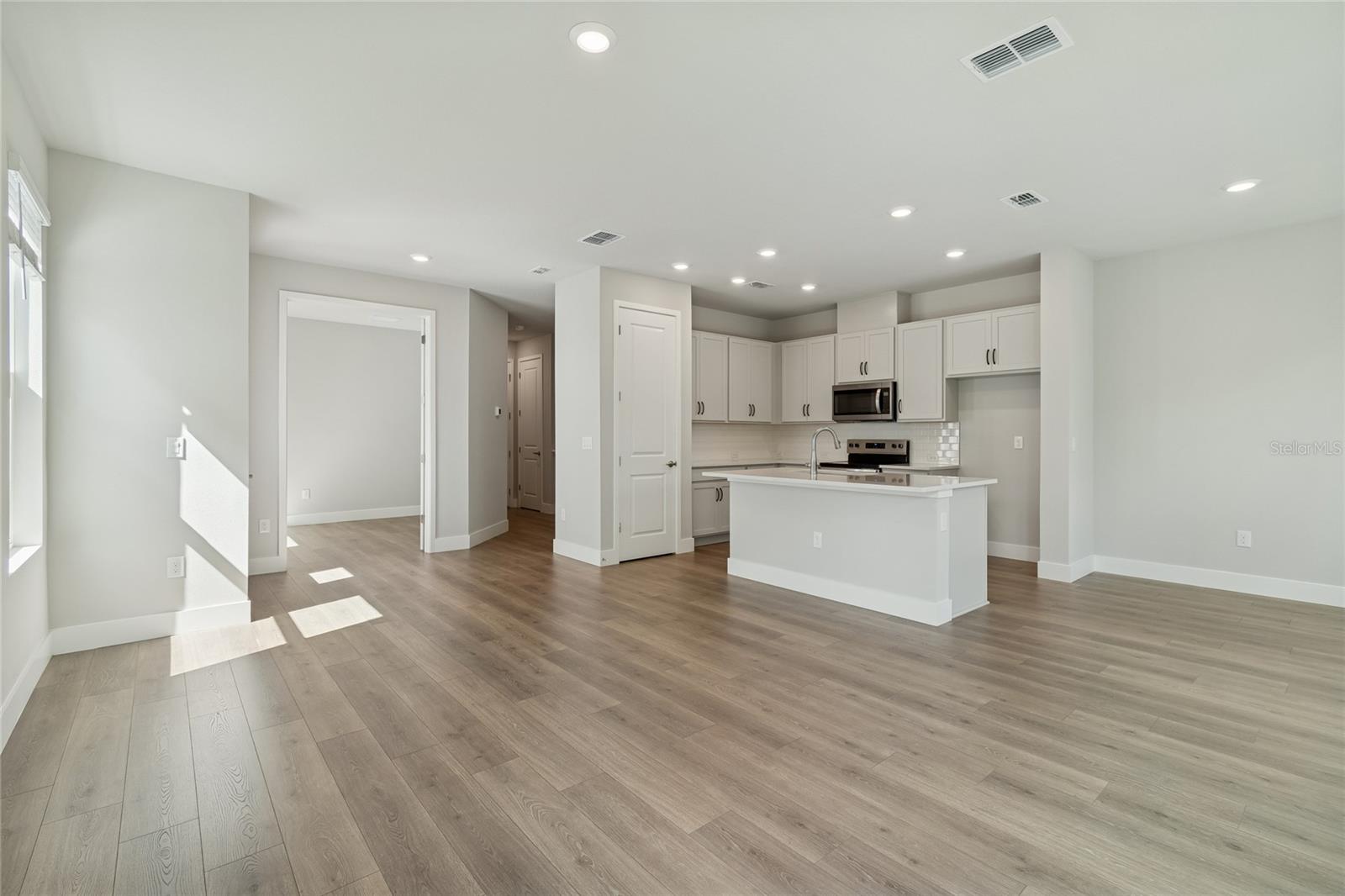 Image 14 of 41 For 10716 Oak Bend Drive