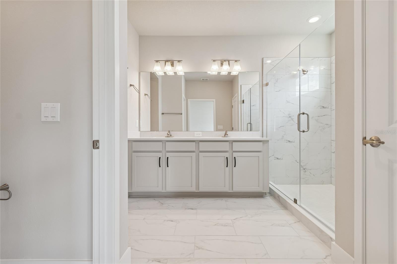 Image 23 of 41 For 10716 Oak Bend Drive