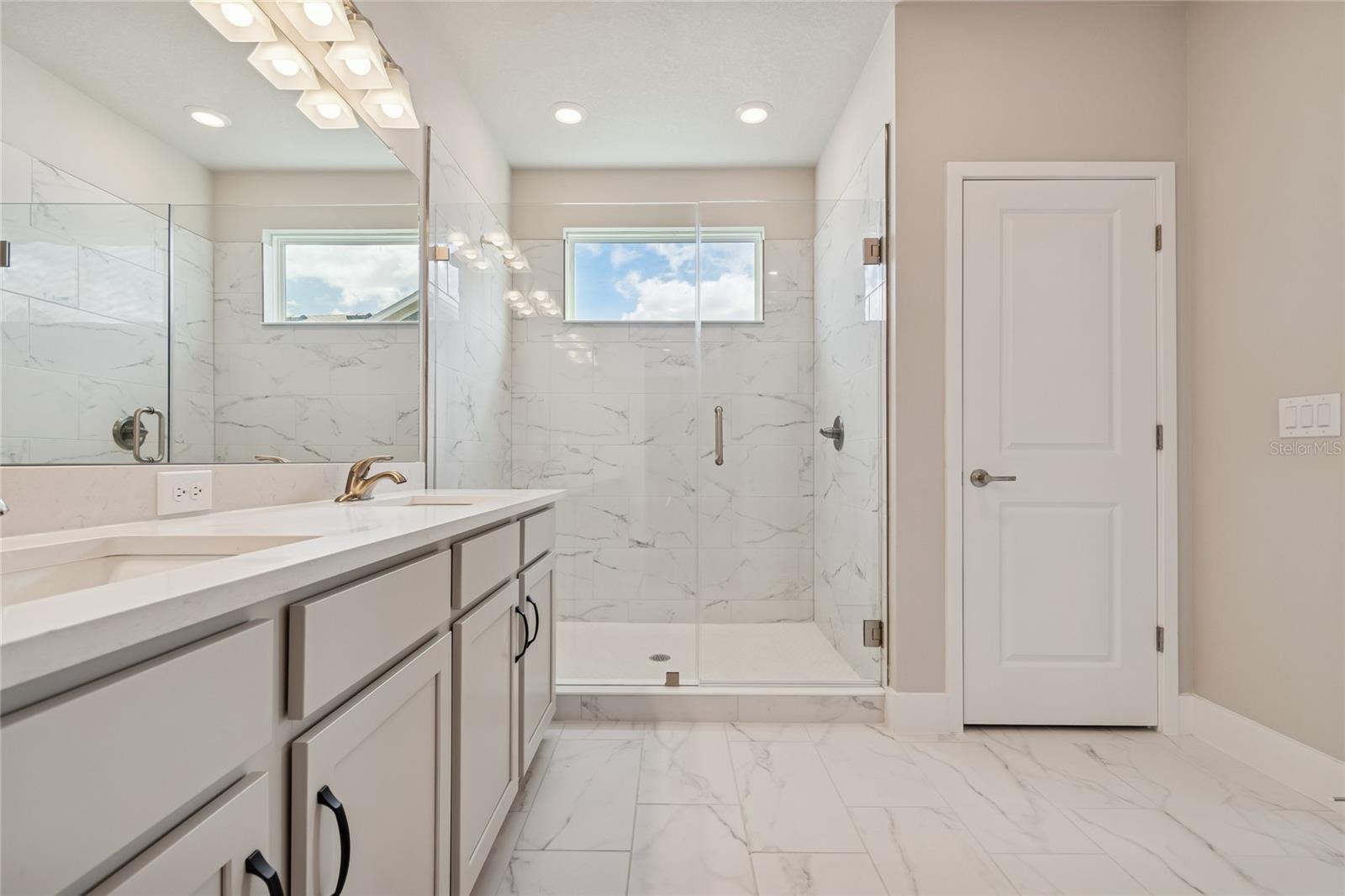 Image 24 of 41 For 10716 Oak Bend Drive