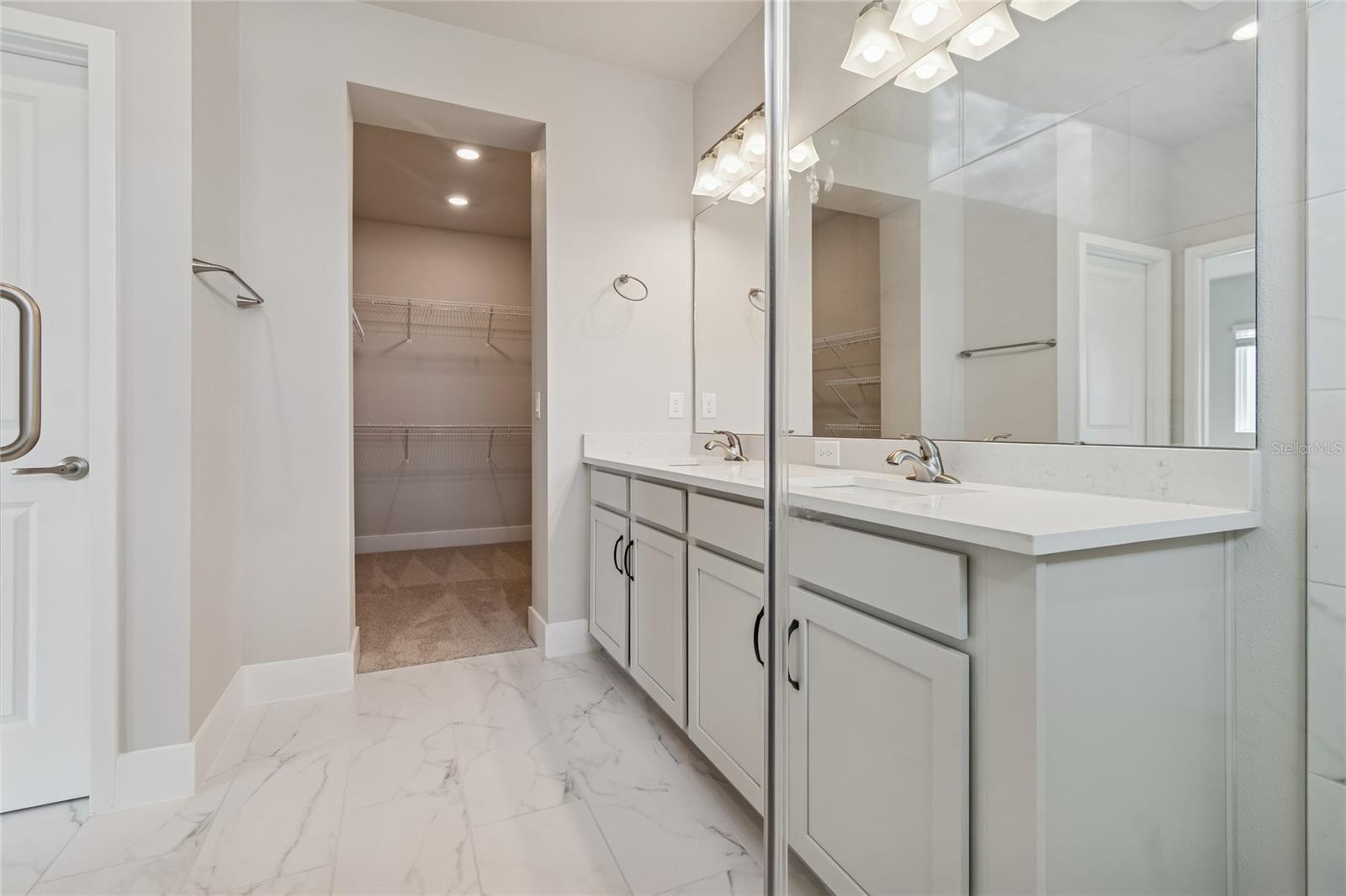 Image 25 of 41 For 10716 Oak Bend Drive