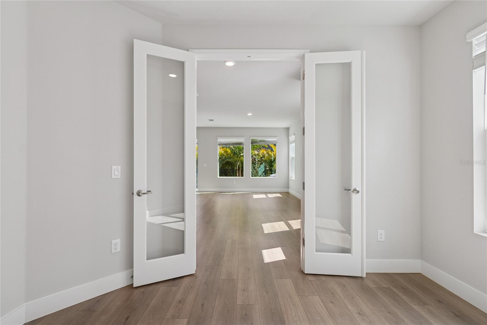 Image 5 of 41 For 10716 Oak Bend Drive