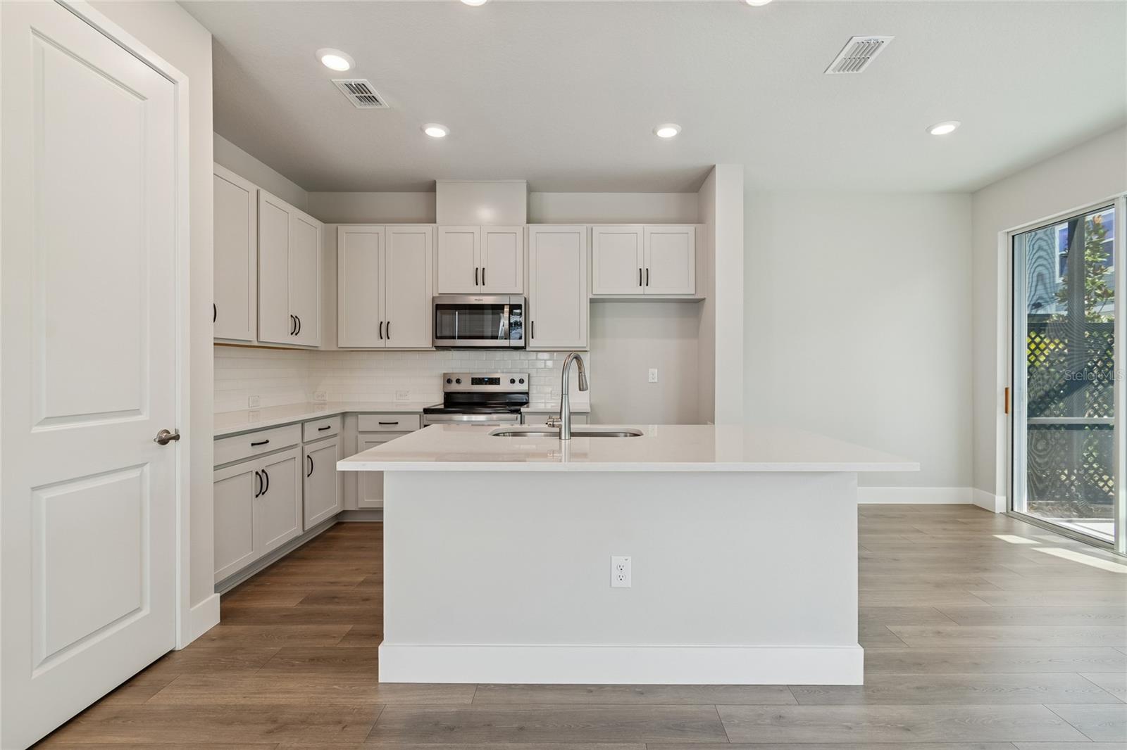 Image 7 of 41 For 10716 Oak Bend Drive