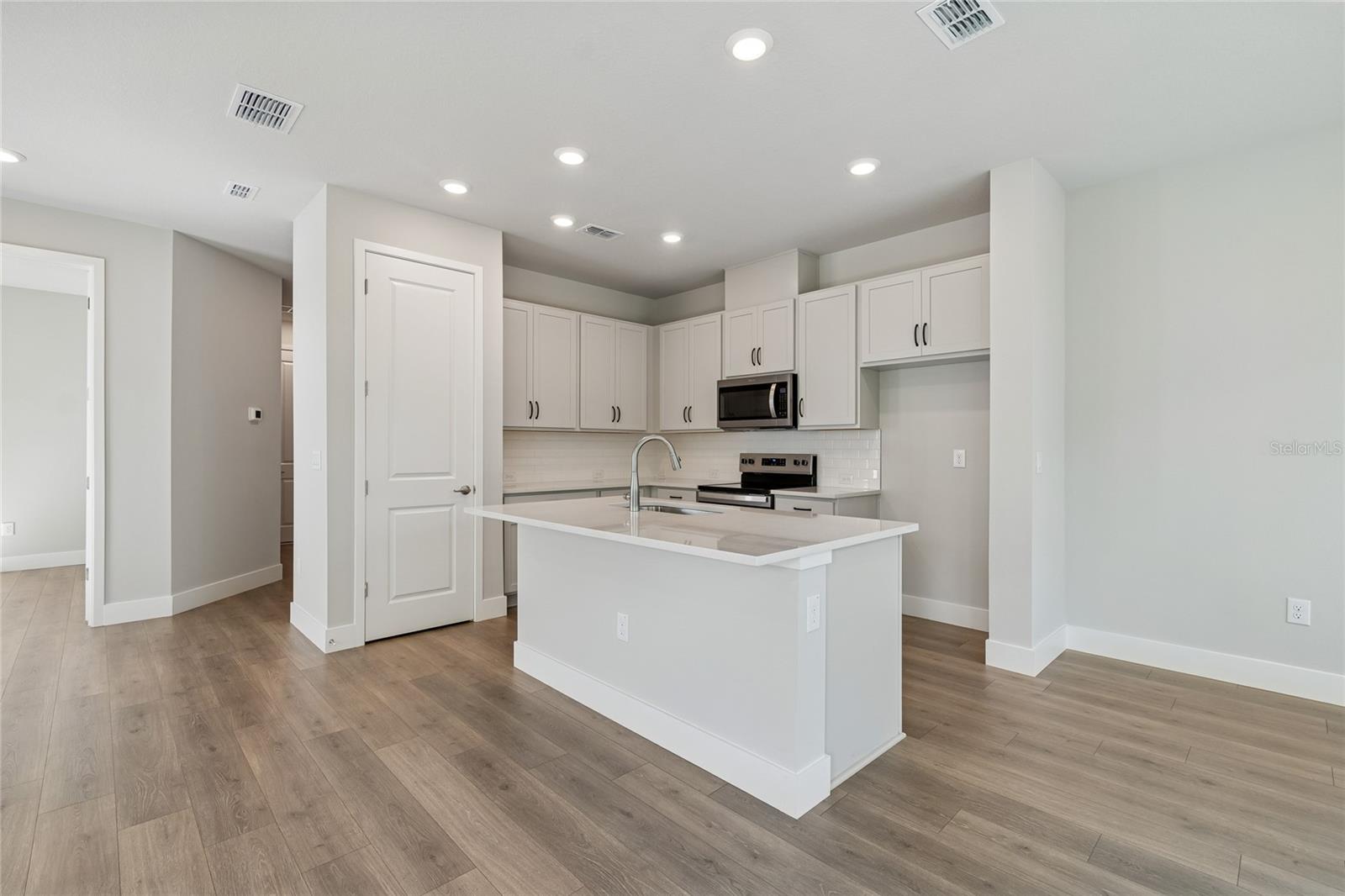 Image 8 of 41 For 10716 Oak Bend Drive