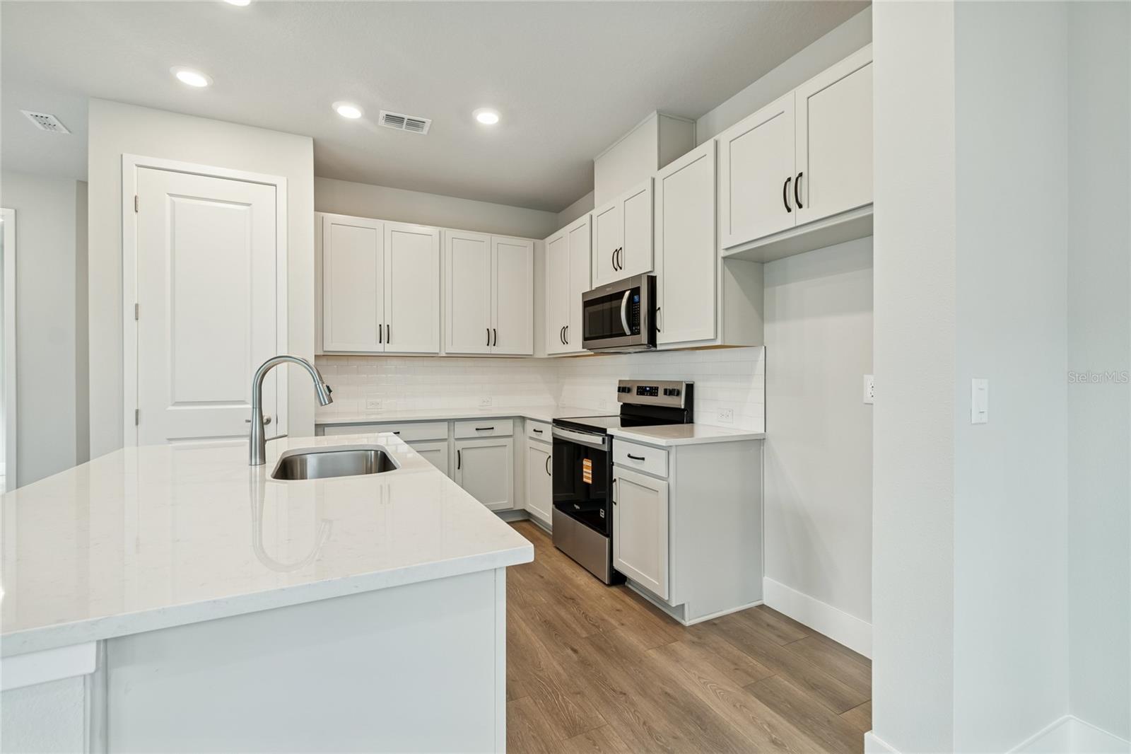 Image 9 of 41 For 10716 Oak Bend Drive