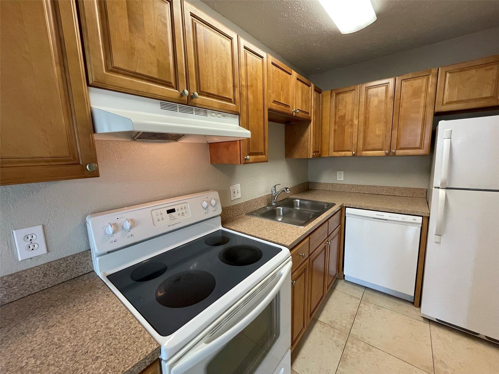 Image 19 of 39 For 13686 Orange Sunset Dr  201