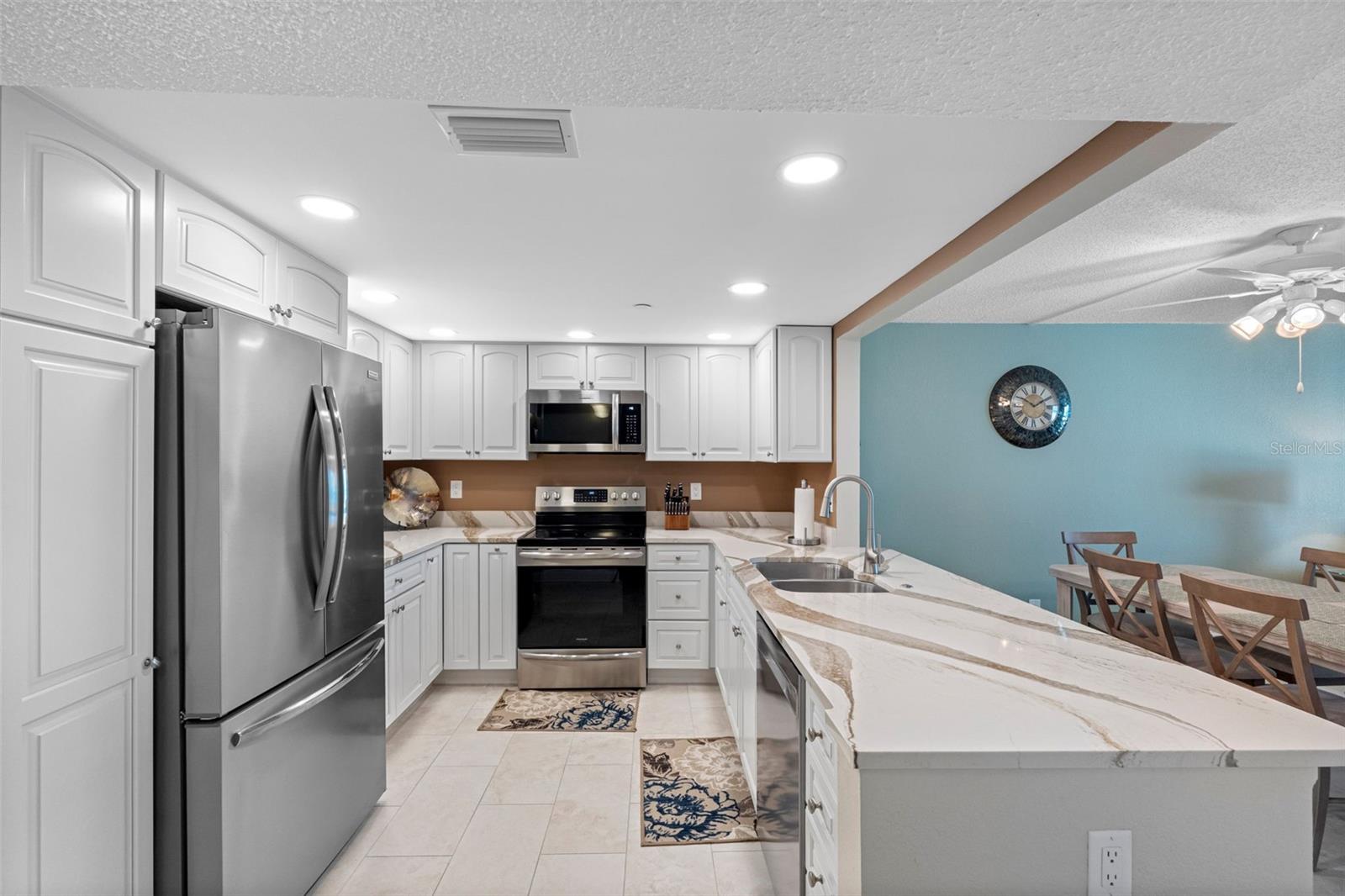 Image 14 of 44 For 20002 Gulf Boulevard 2203