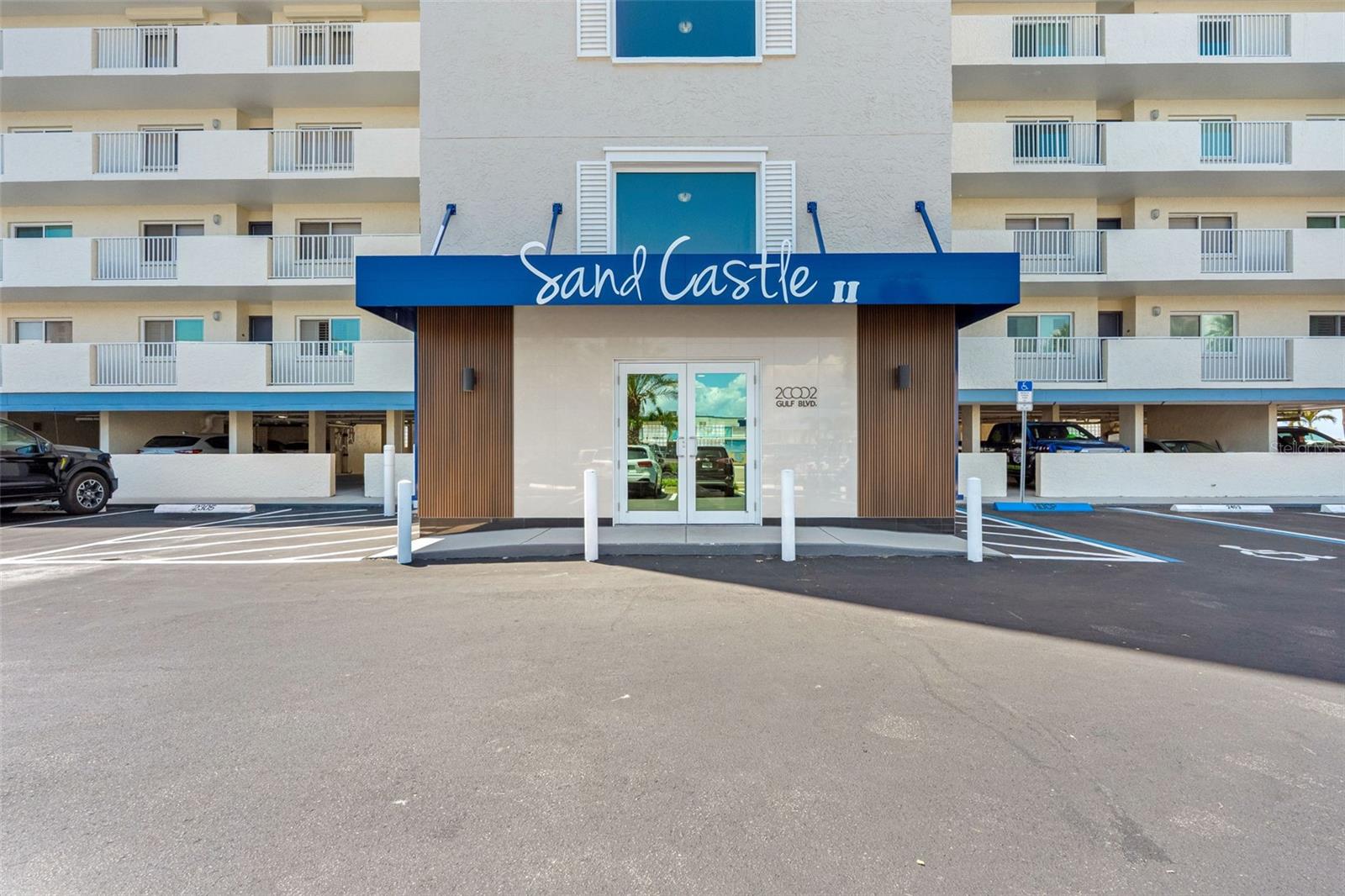 Image 37 of 44 For 20002 Gulf Boulevard 2203