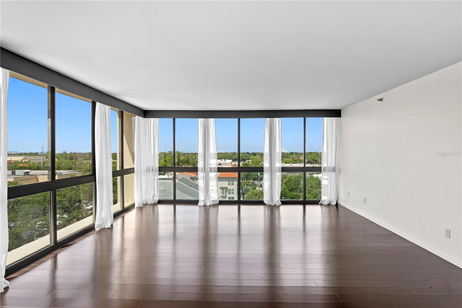 Image 13 of 50 For 3301 Bayshore Boulevard 810a